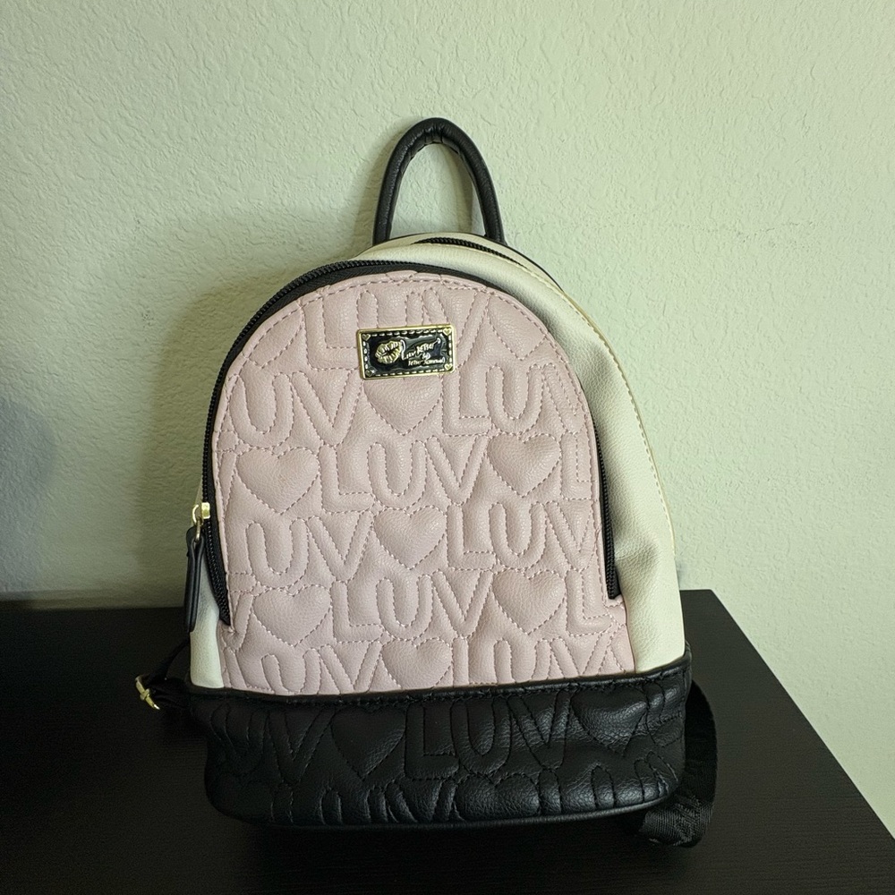 Betsey Johnson quilted Heart Luv mini pack back. Pink, white and black. EUC